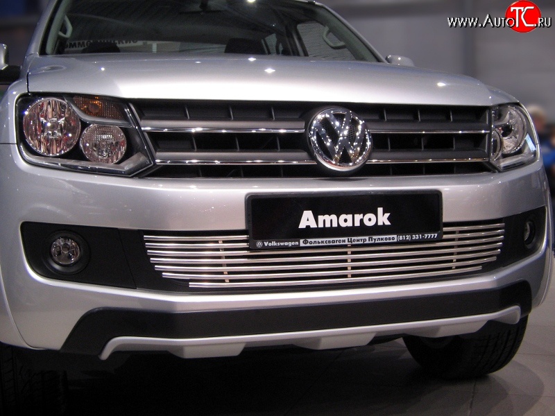 8 399 р. Декоративная вставка воздухозаборника Berkut Volkswagen Amarok дорестайлинг (2009-2016)  с доставкой в г. Новочеркасск