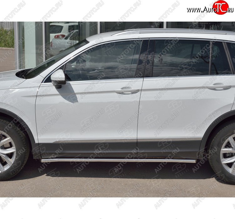 14 799 р. Защита порогов из круглой трубы диаметром 42 мм Russtal v1 Volkswagen Tiguan Mk2 дорестайлинг (2016-2020)  с доставкой в г. Новочеркасск