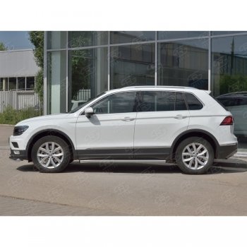 15 299 р.  Защита порогов (Ø63 мм, секции) Russtal Volkswagen Tiguan Mk2 дорестайлинг (2016-2020) (Вариант 2 (пластиковые заглушки))  с доставкой в г. Новочеркасск. Увеличить фотографию 2