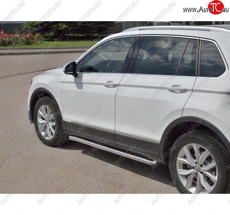 17 599 р. Защита порогов из круглой трубы диаметром 63 мм SLITKOFF v3  Volkswagen Tiguan  Mk2 (2016-2020) дорестайлинг  с доставкой в г. Новочеркасск